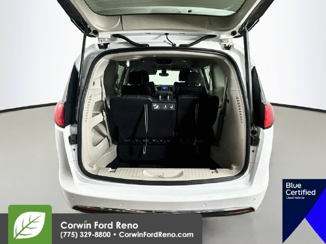 Used 2017 Chrysler Pacifica Touring-L FWD image 27