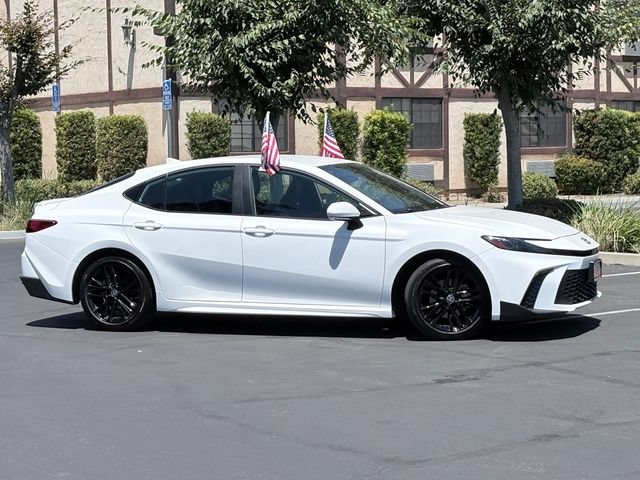 Used 2025 Toyota Camry SE FWD image 4