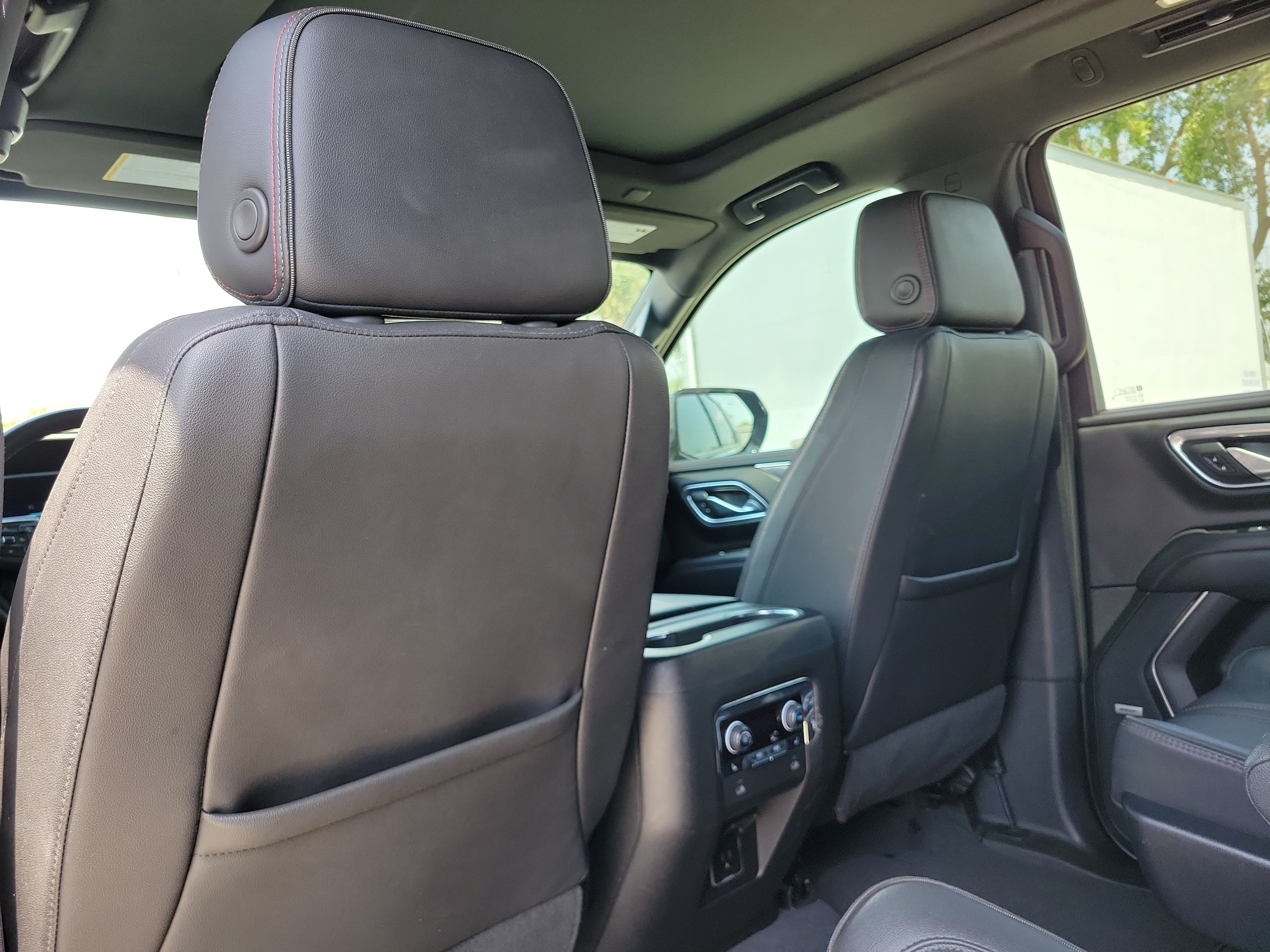 Used 2023 Chevrolet Suburban RST w/ Luxury Package RWD image 17