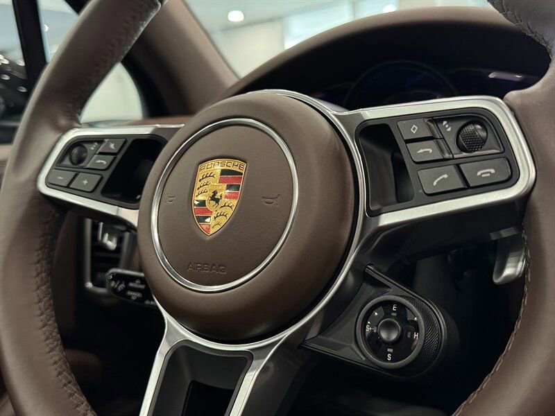 Used 2023 Porsche Cayenne image 29