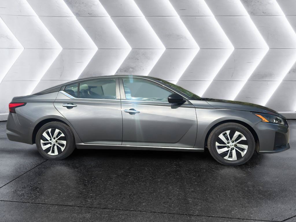 Used 2024 Nissan Altima 2.5 S FWD image 8