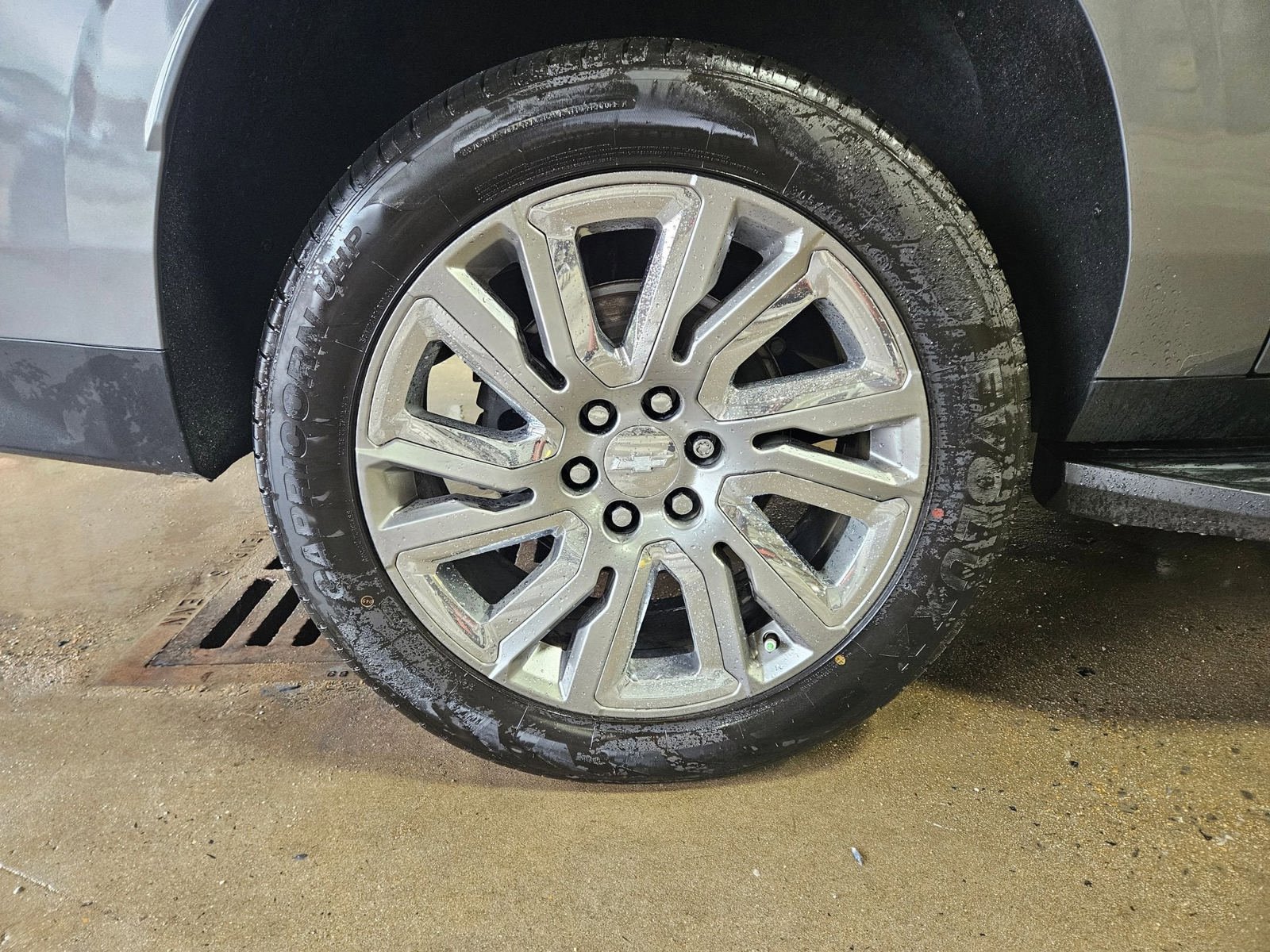 Used 2021 Chevrolet Suburban LT RWD image 30