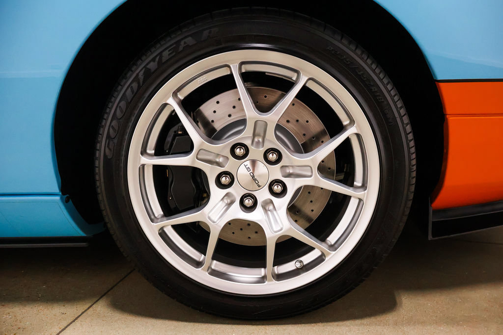 Used 2006 Ford GT RWD image 24