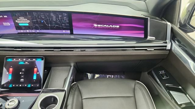 Used 2025 Cadillac Escalade Sport w/ Touring Package image 42