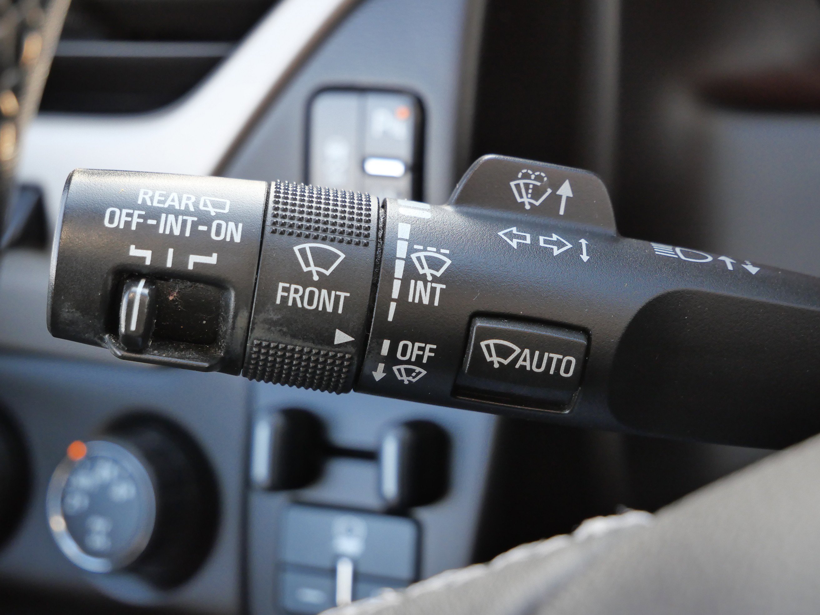 Used 2015 GMC Yukon XL Denali w/ Touring Package image 28