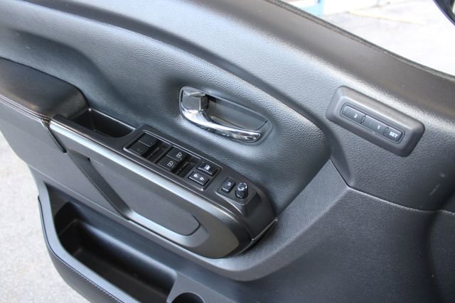 Used 2021 Nissan Titan PRO-4X w/ Pro-4x Convenience Package image 16