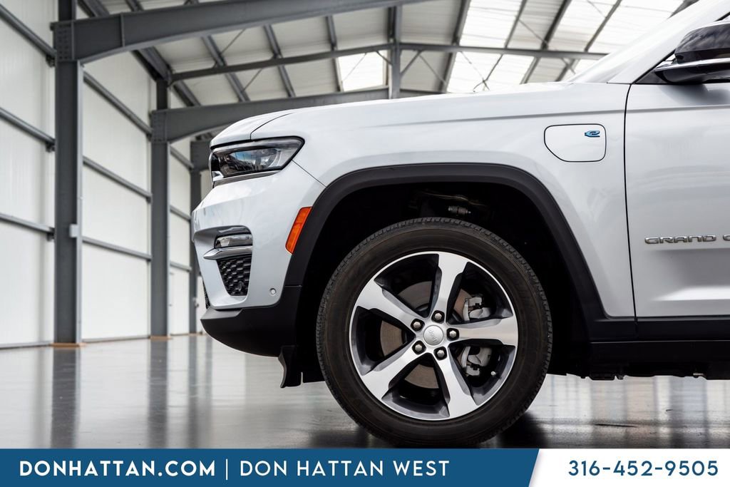Used 2022 Jeep Grand Cherokee Limited 4xe w/ Luxury Tech Group II AWD/4WD image 32