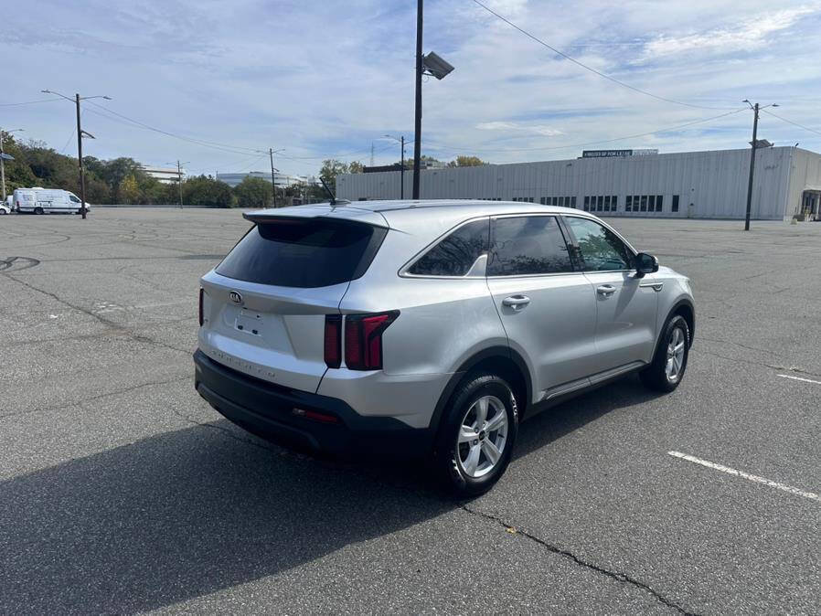 Used 2021 Kia Sorento LX image 9