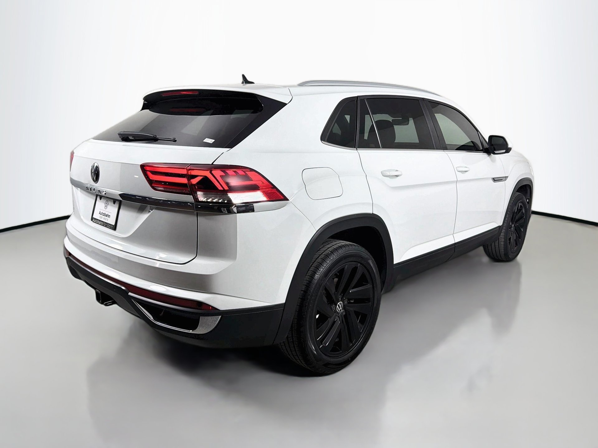 Used 2022 Volkswagen Atlas Cross Sport SE FWD image 5