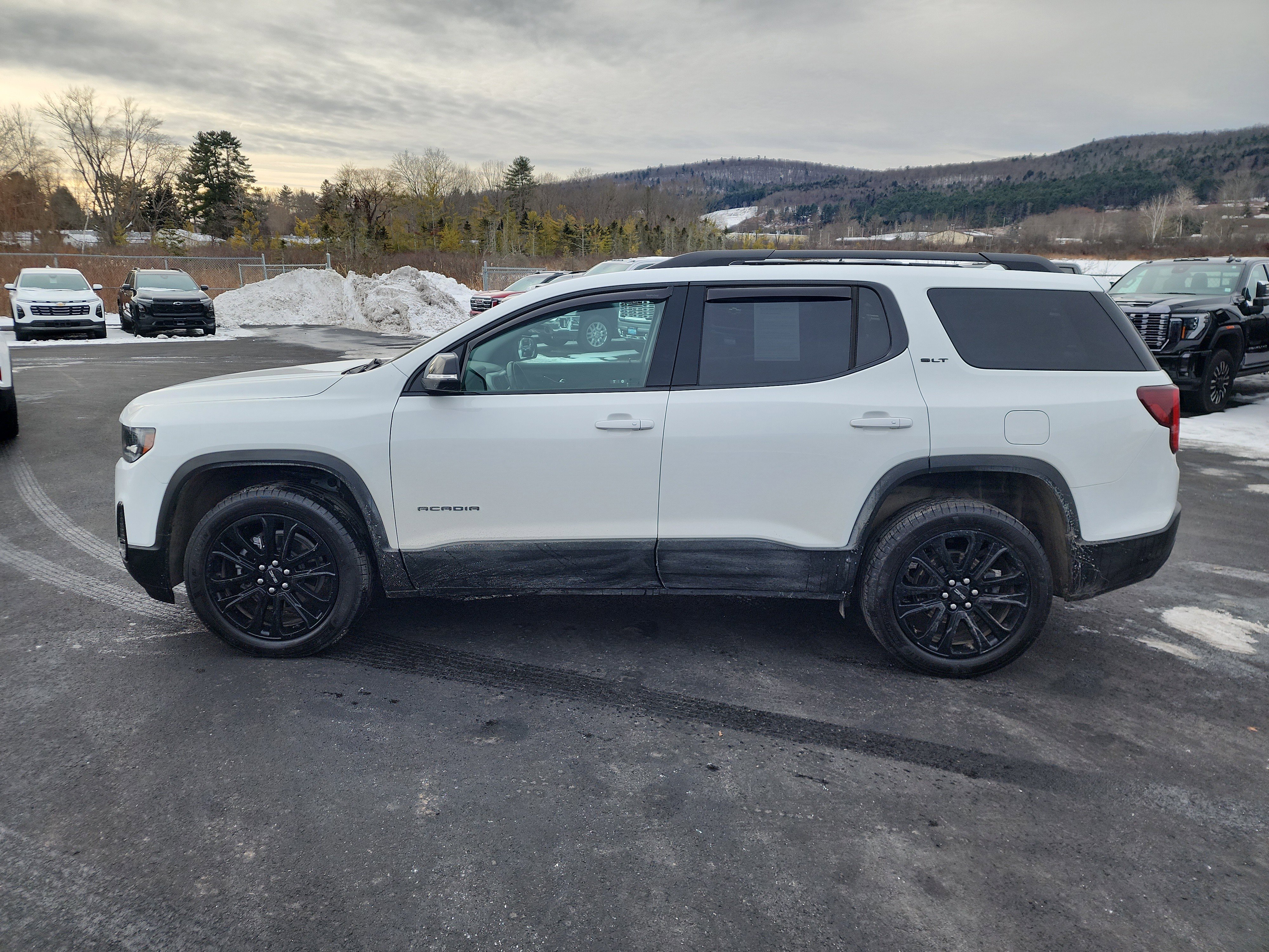 Certified 2022 GMC Acadia SLT w/ Elevation Edition image 5