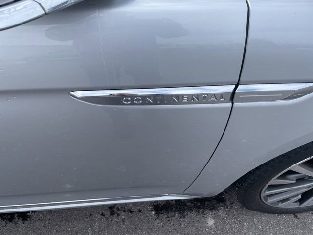 Used 2017 Lincoln Continental Select w/ Climate Package image 3