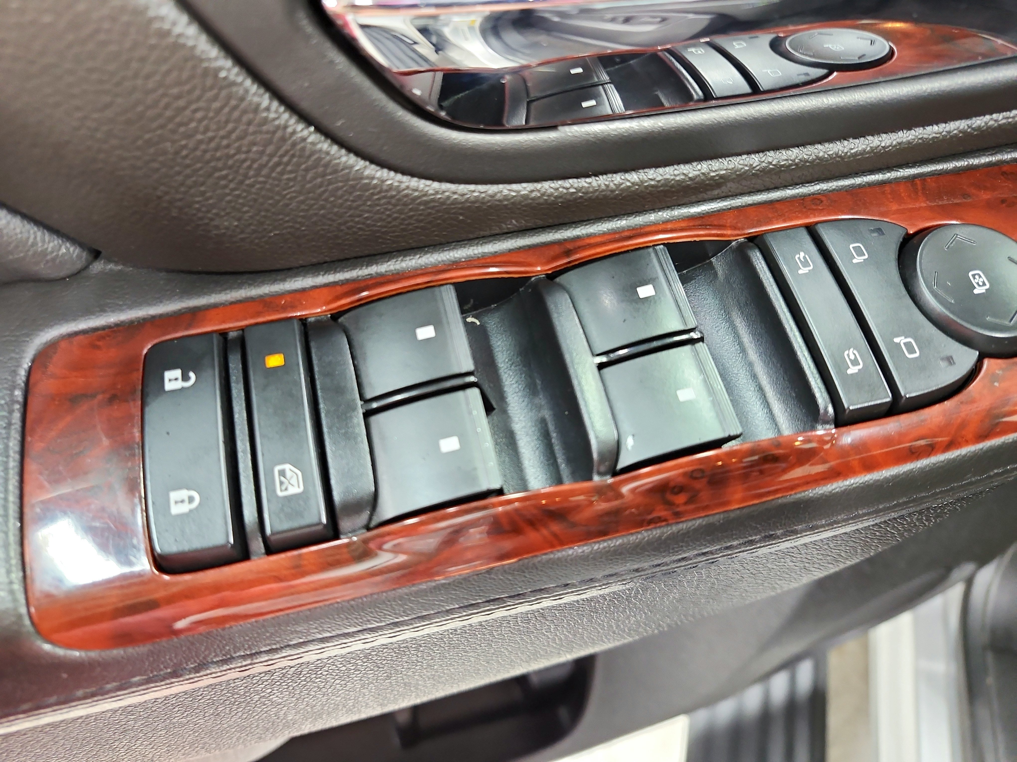 Used 2014 Cadillac Escalade Premium RWD image 33