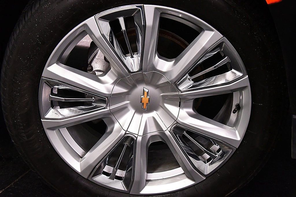 Used 2024 Chevrolet Suburban High Country AWD/4WD image 9