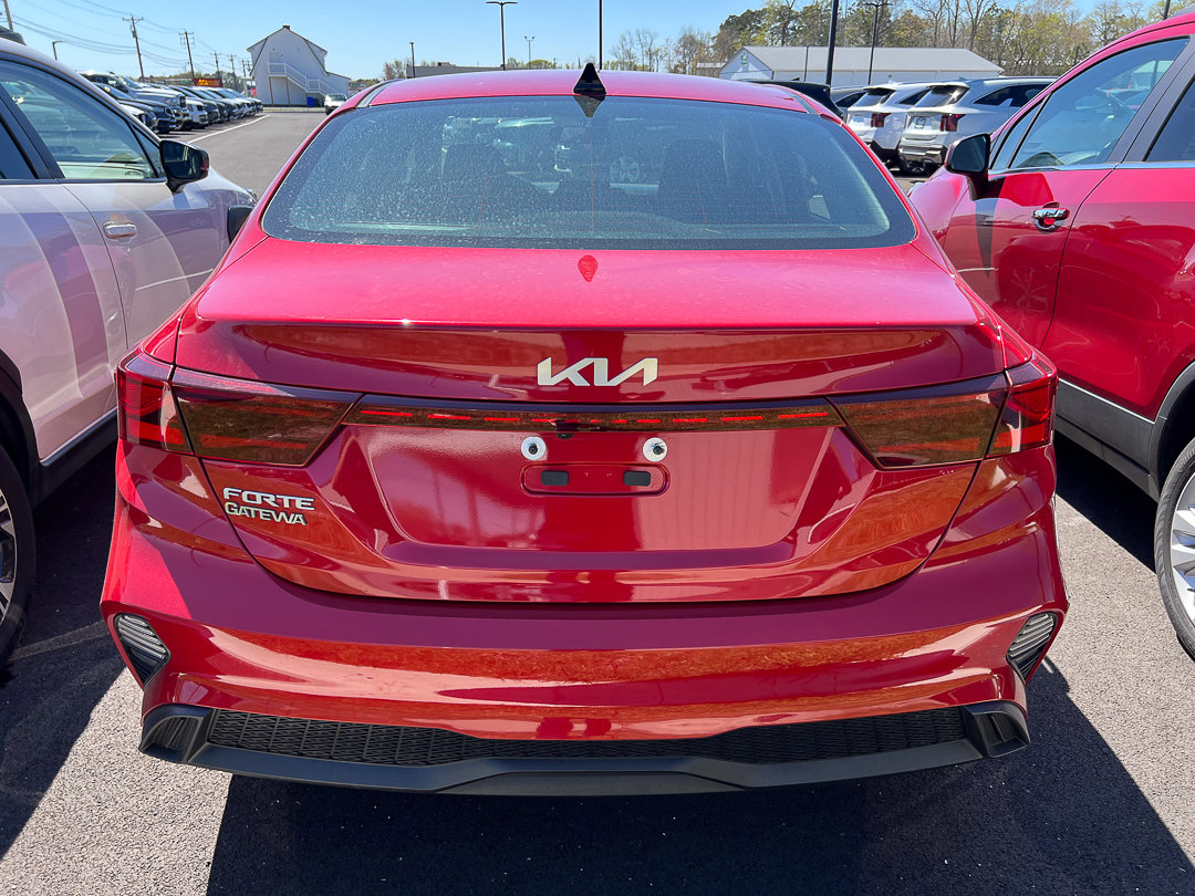 Used 2024 Kia Forte LXS w/ LXS Technology Package FWD image 3