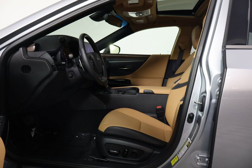 Used 2024 Lexus ES 300h w/ Premium Package image 10