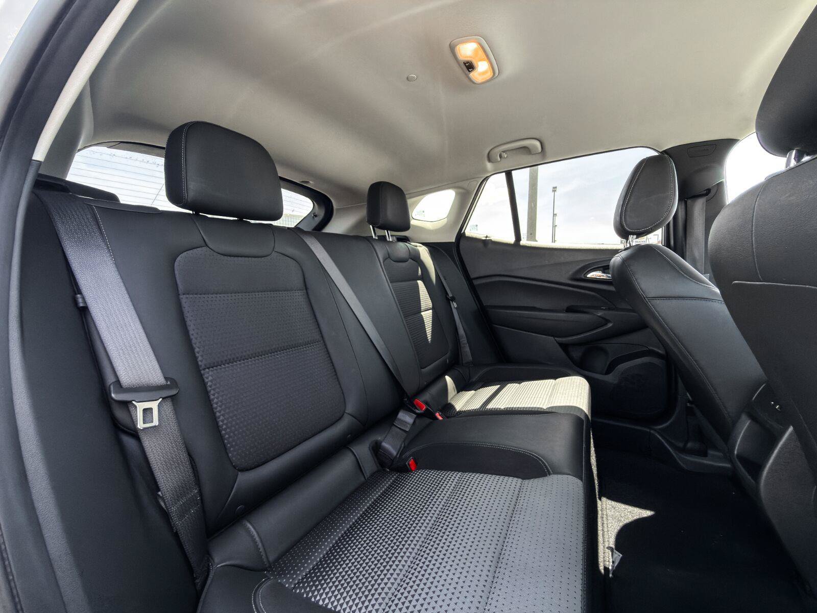Used 2024 Chevrolet Trax LT FWD image 22