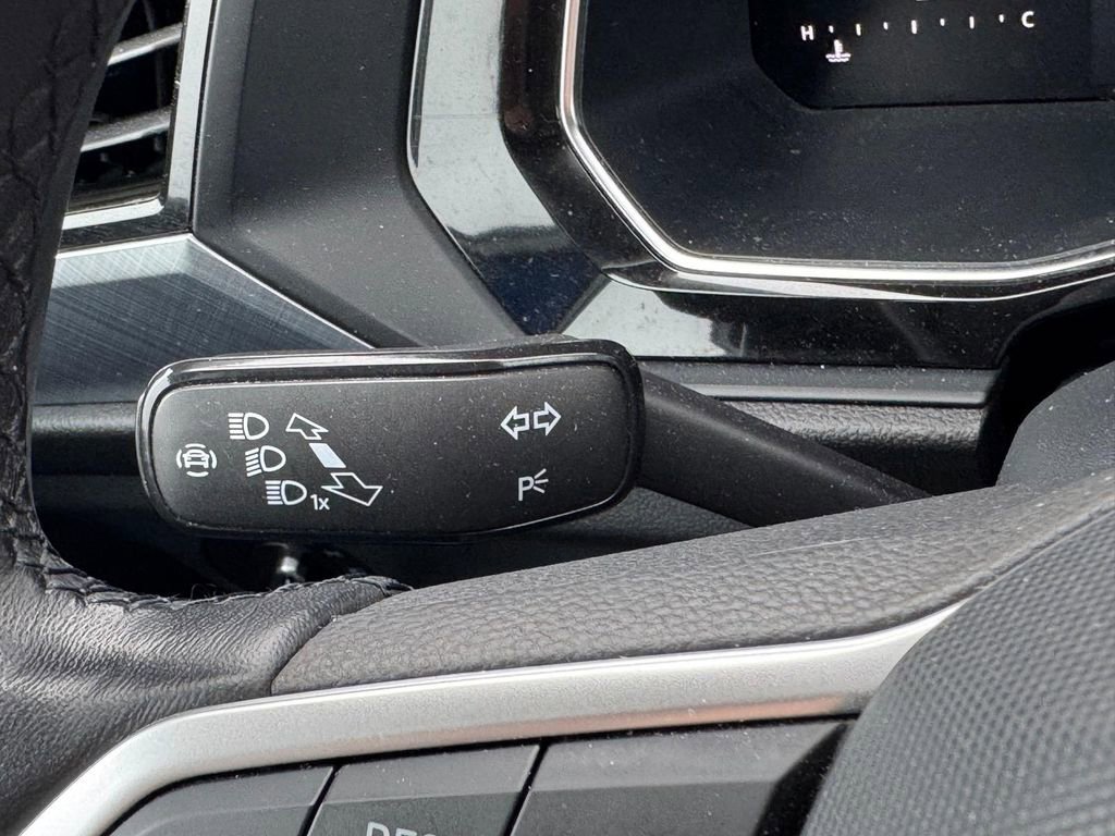 Used 2024 Volkswagen Jetta SE image 23