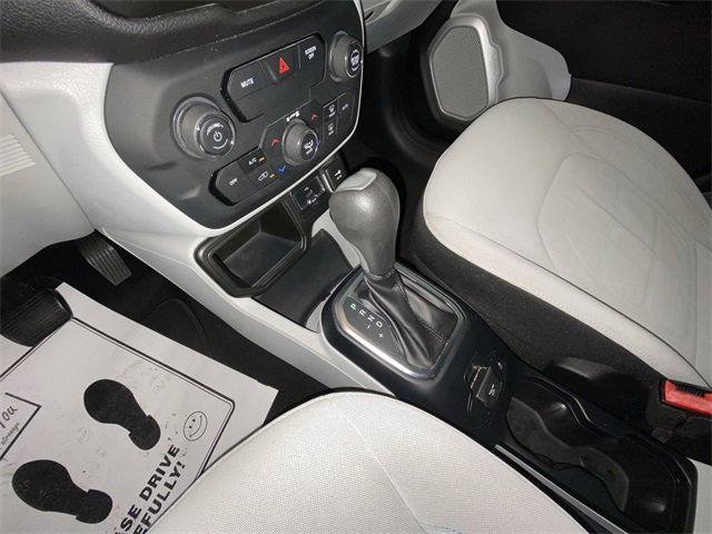 Used 2018 Jeep Renegade Latitude w/ Popular Equipment Group image 20