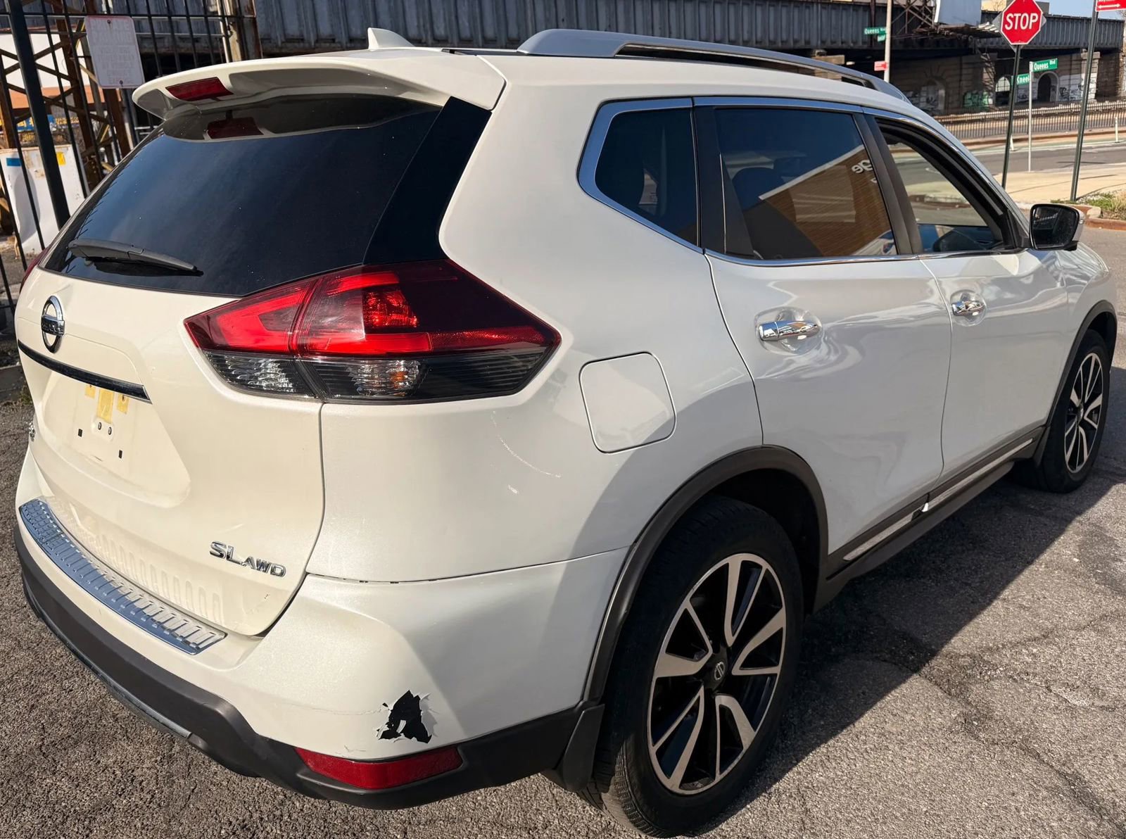 Used 2018 Nissan Rogue SL w/ Premium Package image 5