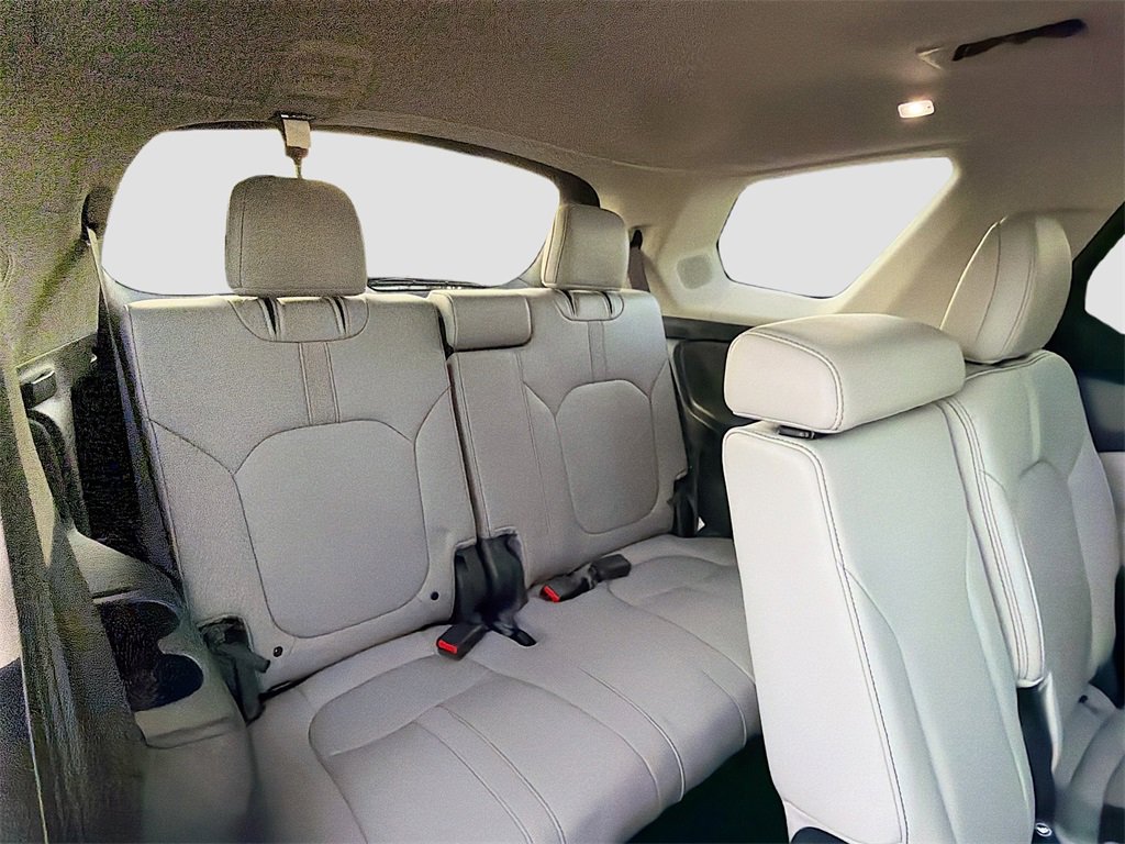 Used 2024 Honda Pilot Touring image 29