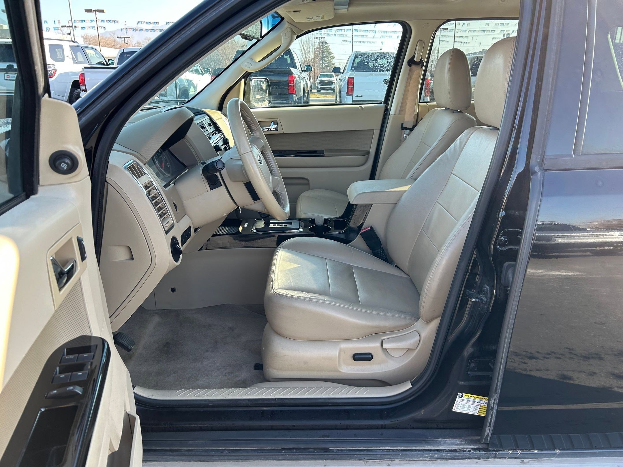 Used 2010 Ford Escape Limited image 11