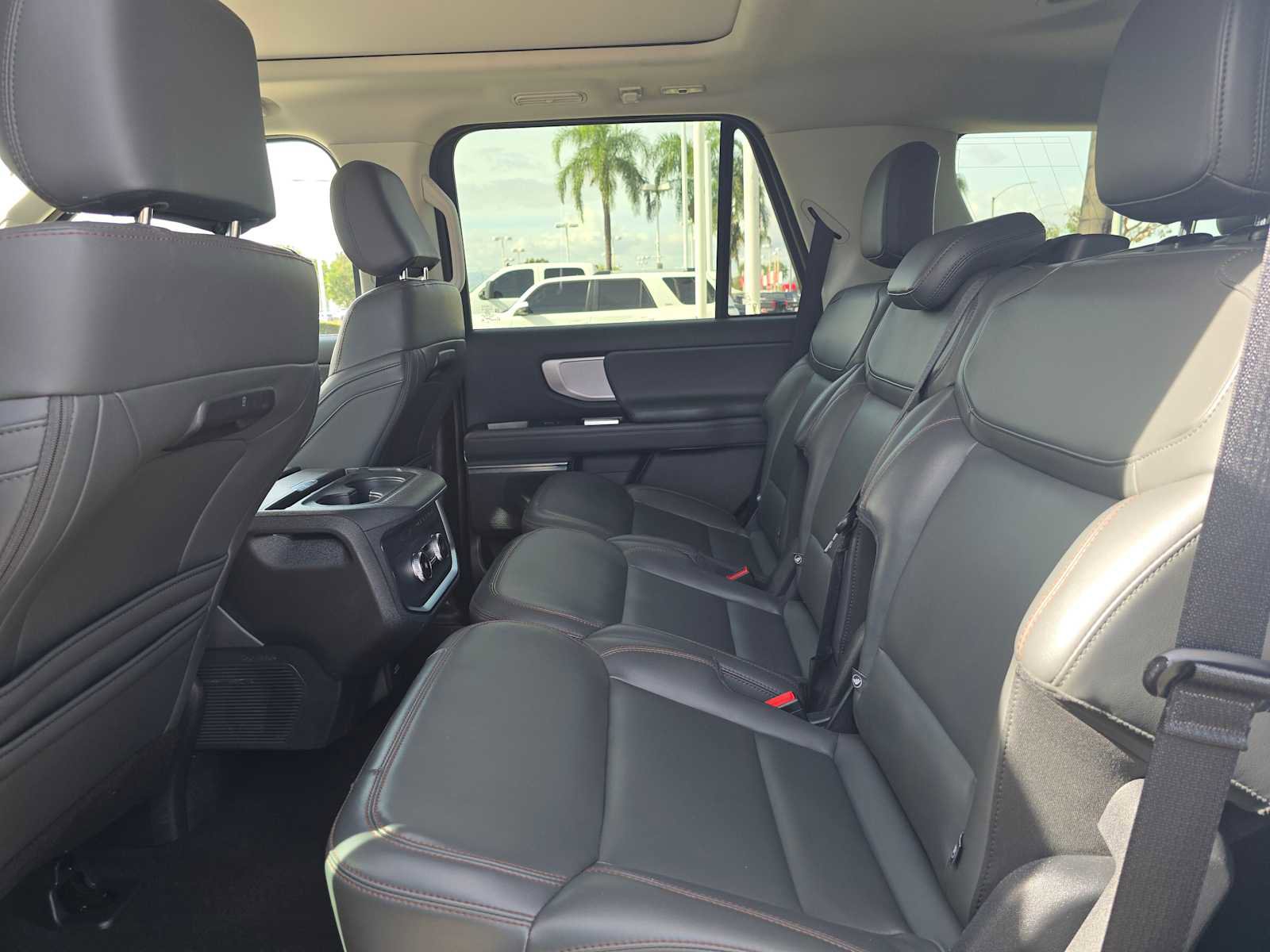 Used 2025 Ford Expedition Active AWD/4WD image 17