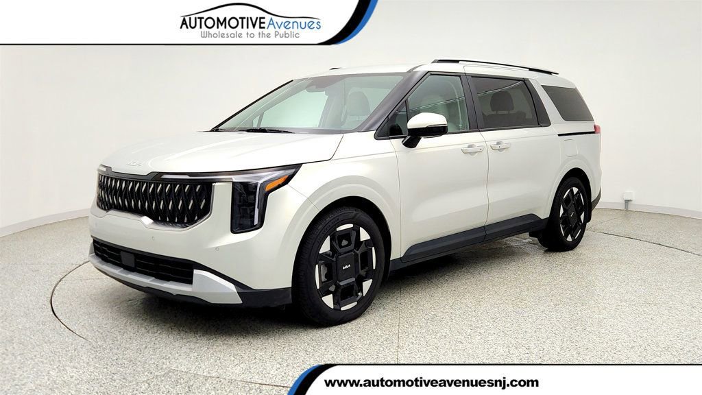 Used 2025 Kia Carnival EX FWD image 1