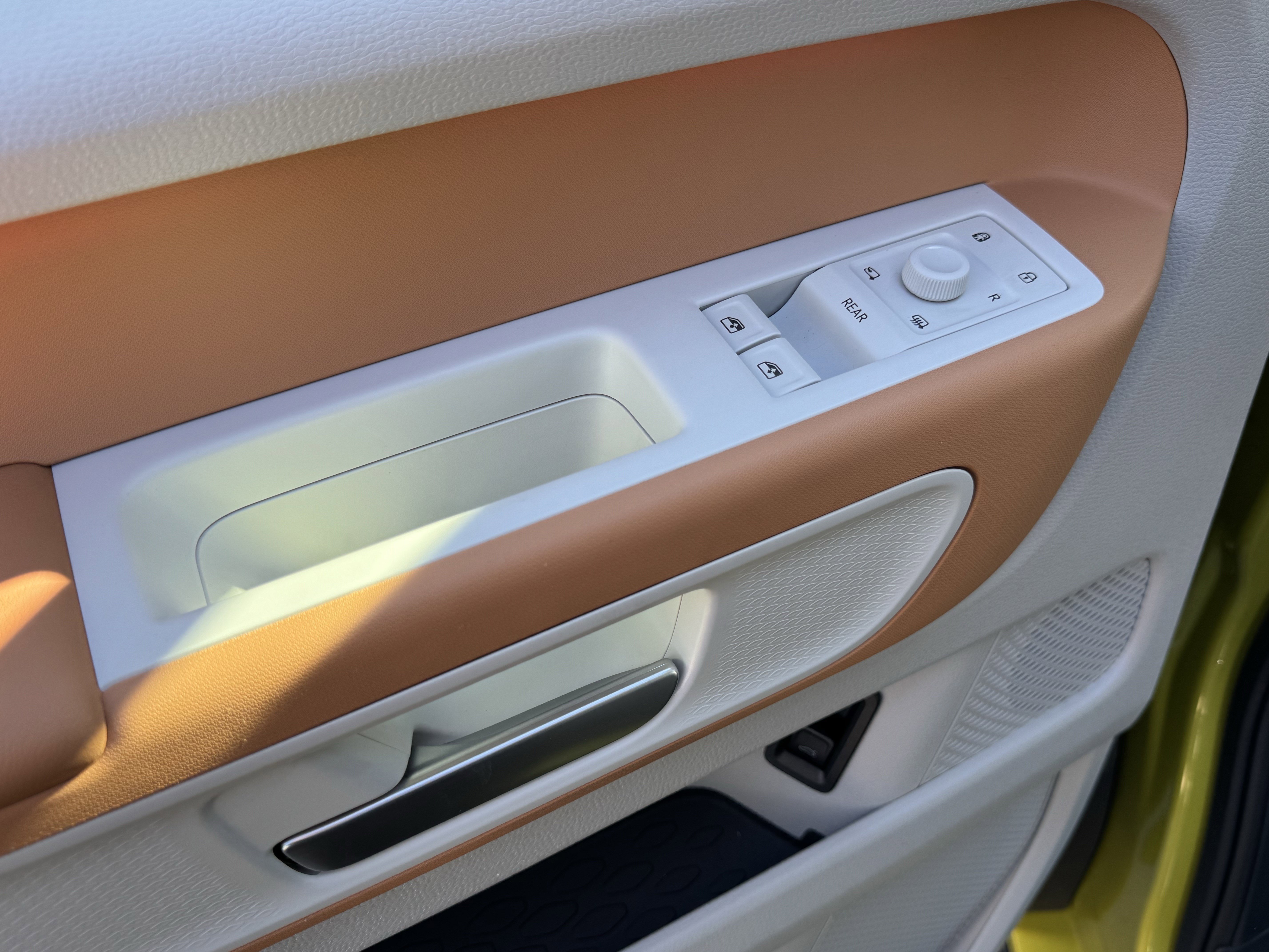 Used 2025 Volkswagen ID. Buzz 1st Edition image 13