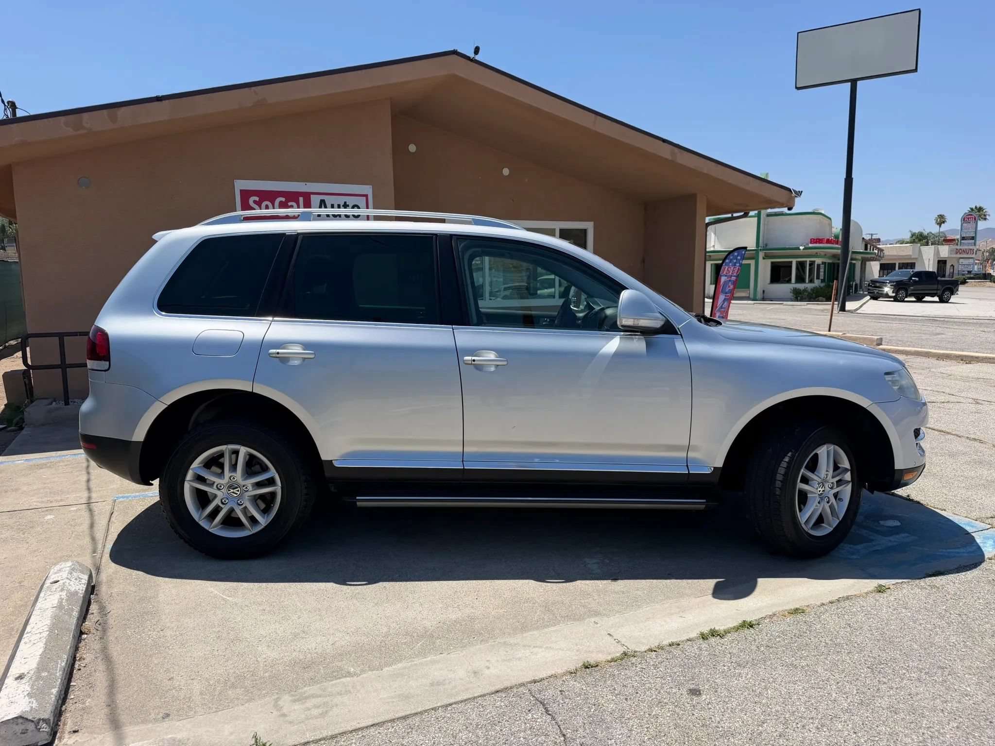 Used 2008 Volkswagen Touareg V6 AWD/4WD image 2