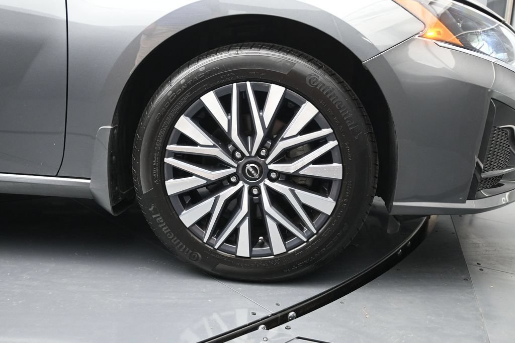 Certified 2023 Nissan Altima 2.5 SV w/ SV Premium Package AWD/4WD image 17