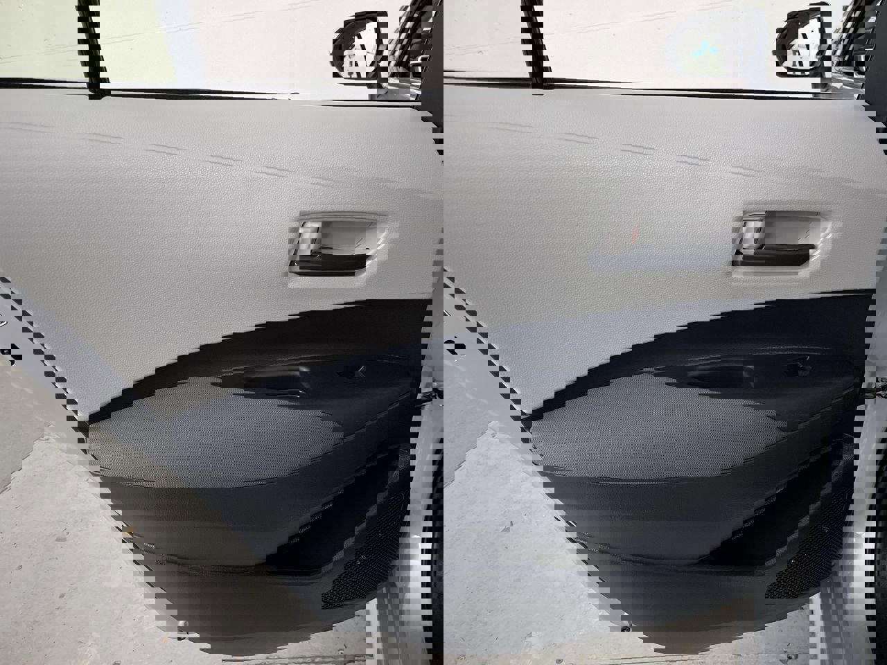 Used 2022 Toyota Corolla LE image 18