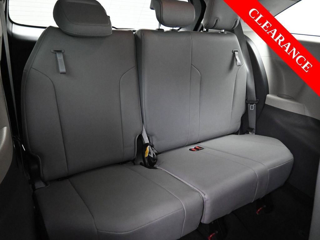 Used 2022 Toyota Sienna XLE image 19