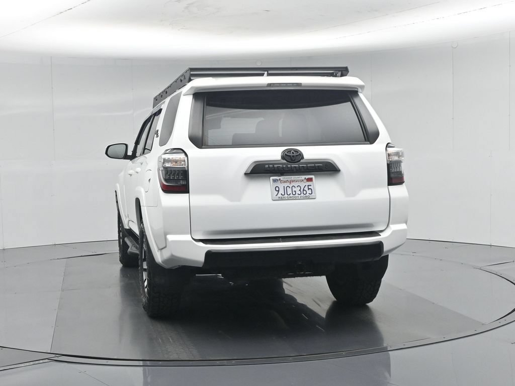 Used 2022 Toyota 4Runner TRD Off-Road AWD/4WD image 31