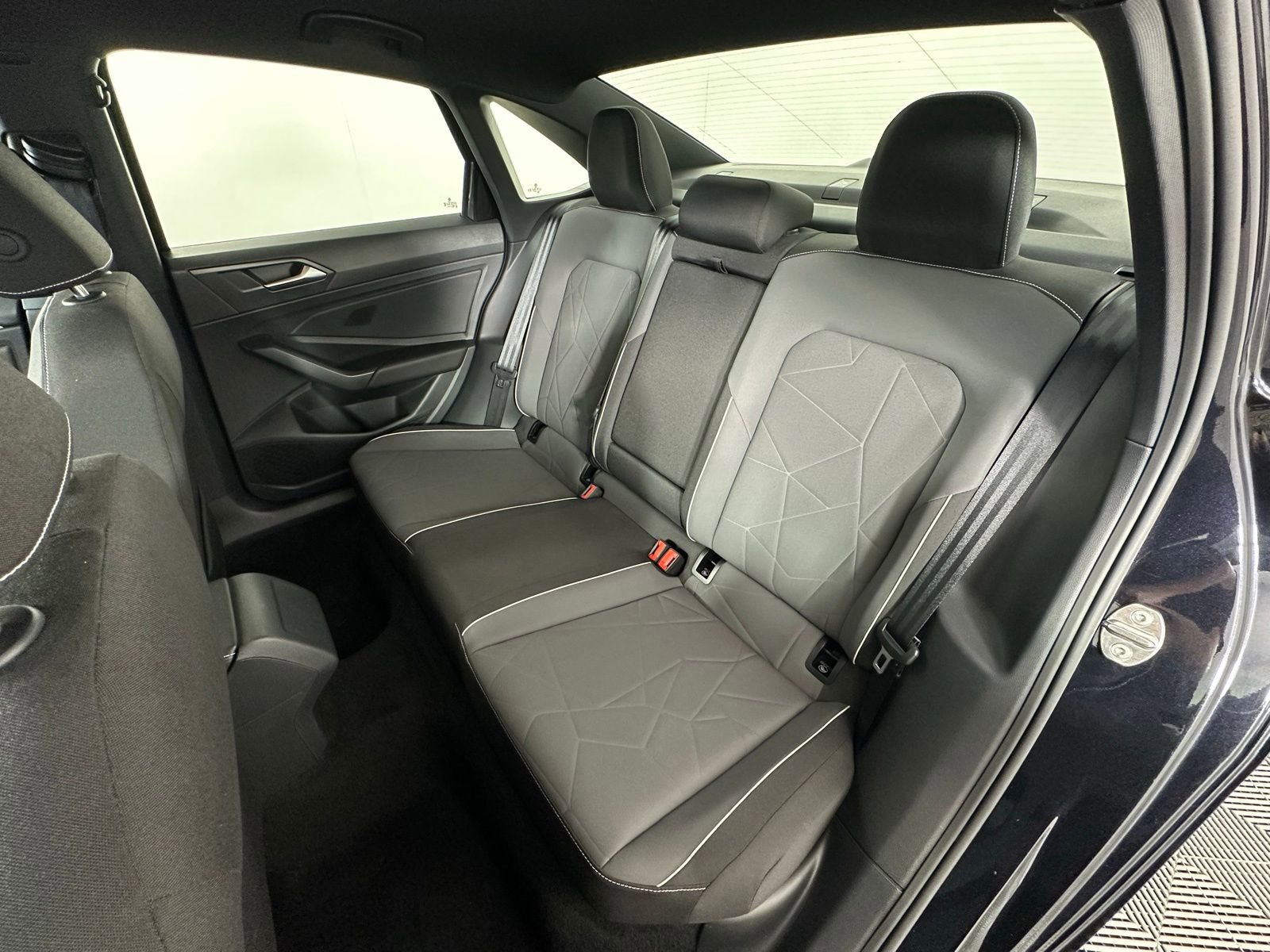 Used 2025 Volkswagen Jetta Sport FWD image 27