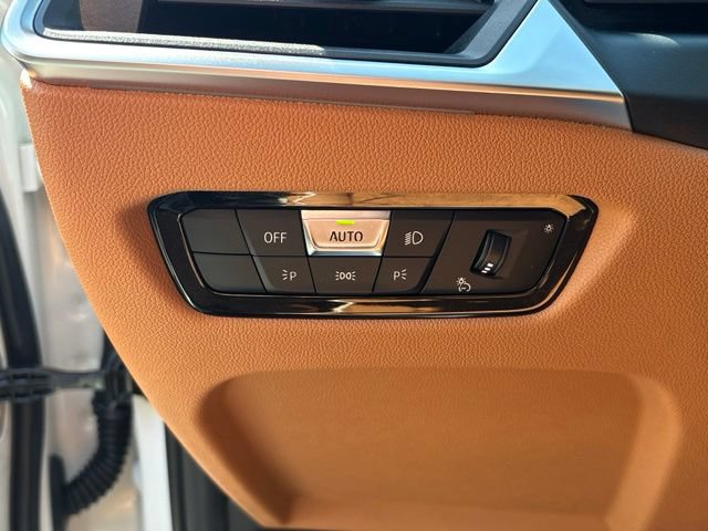 Certified 2024 BMW 330i xDrive Sedan w/ Premium Package AWD/4WD image 16