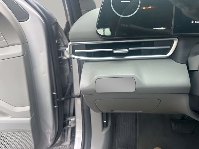 Used 2025 Hyundai Elantra SEL FWD image 15