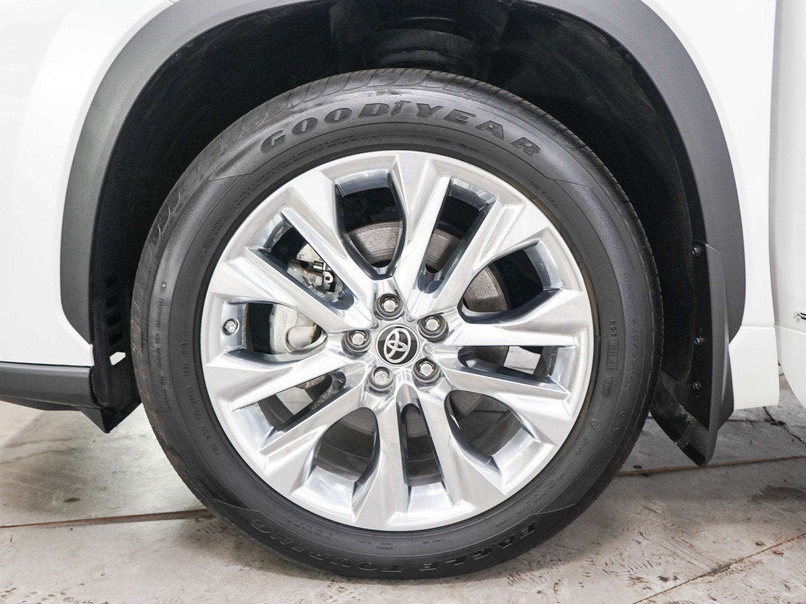 Used 2024 Toyota Highlander Limited AWD/4WD image 34