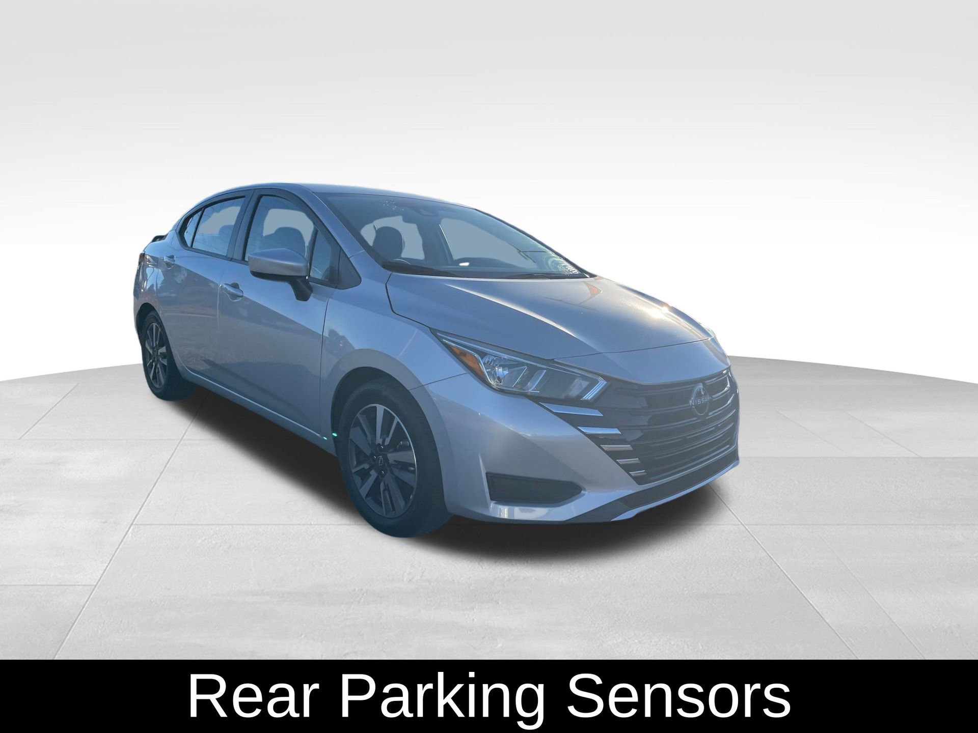 Used 2023 Nissan Versa SV image 3