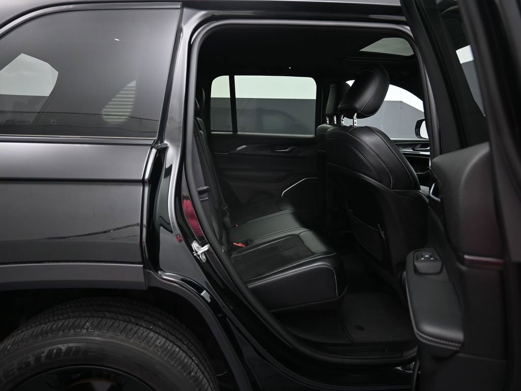 Used 2022 Jeep Grand Cherokee Altitude AWD/4WD image 25