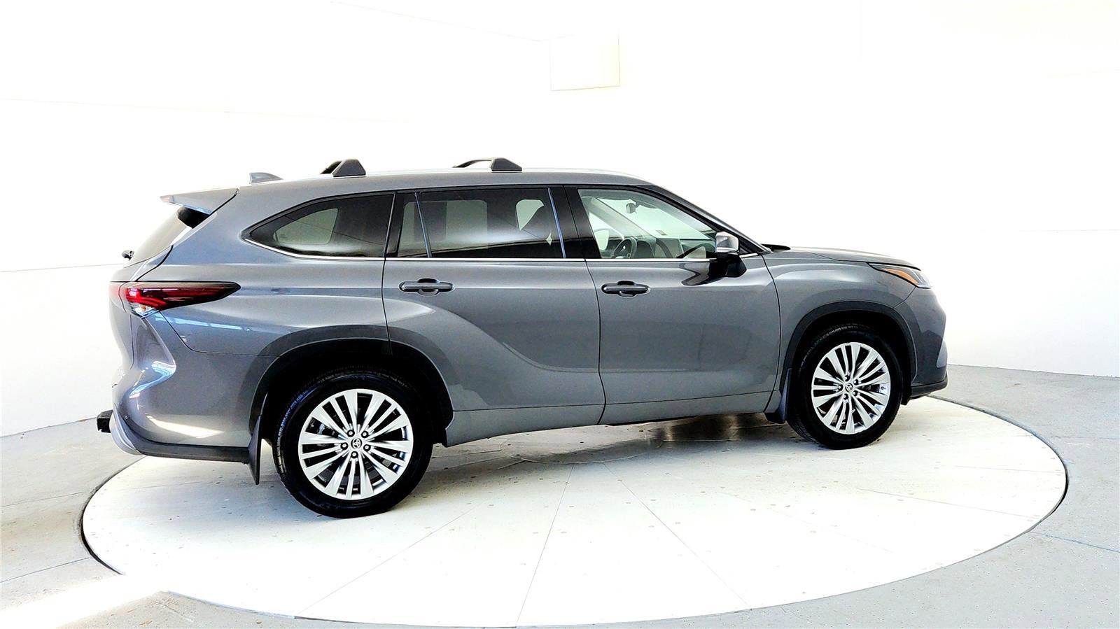 Certified 2025 Toyota Highlander Platinum image 6