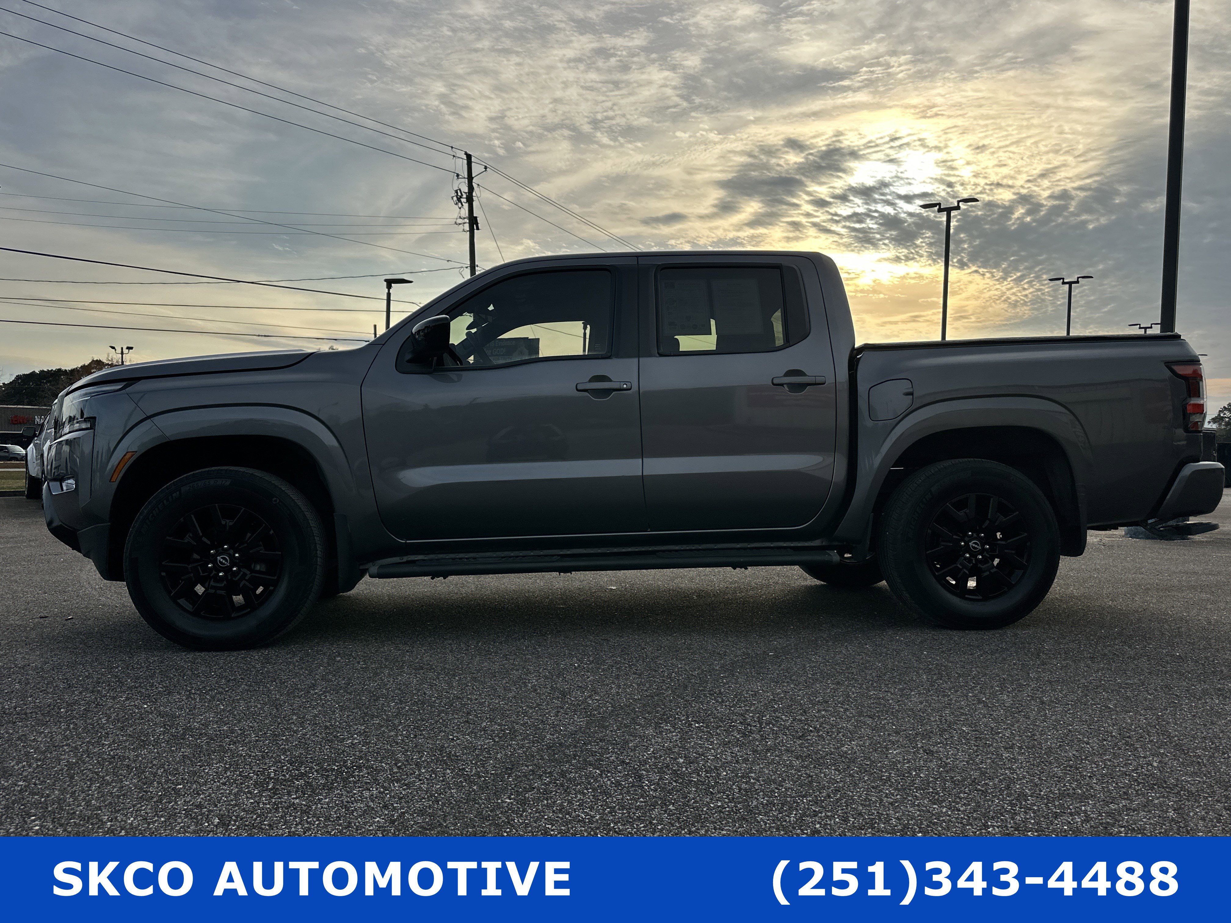 Used 2023 Nissan Frontier SV w/ Midnight Edition Package image 2