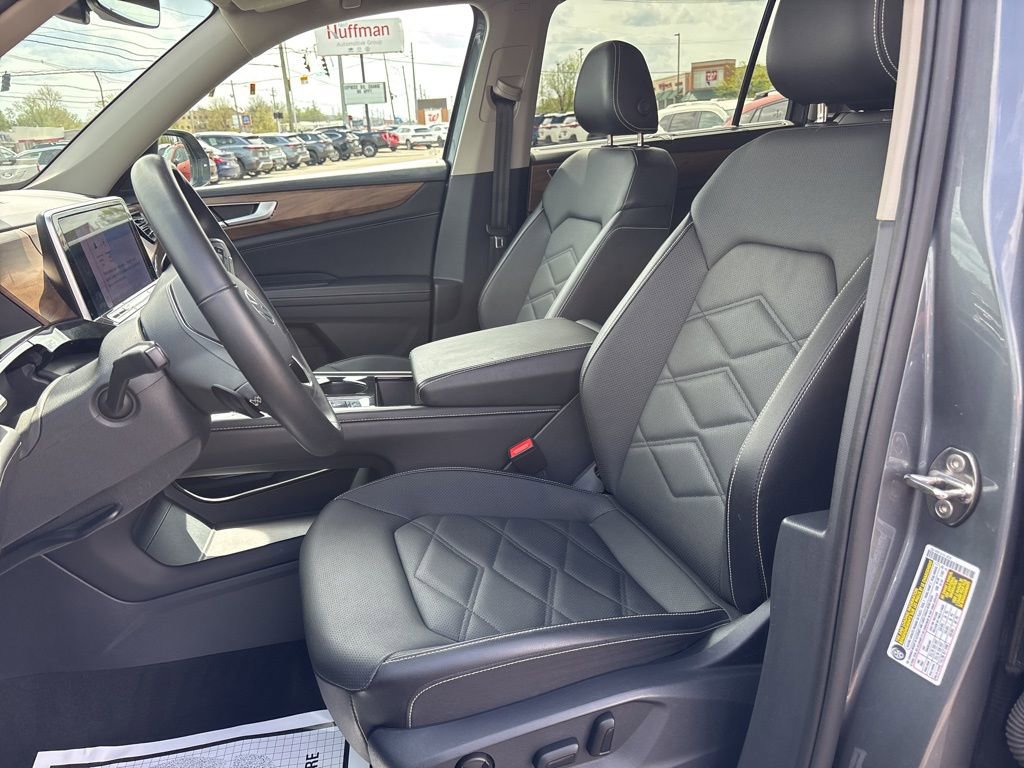 Used 2025 Volkswagen Atlas SE AWD/4WD image 16
