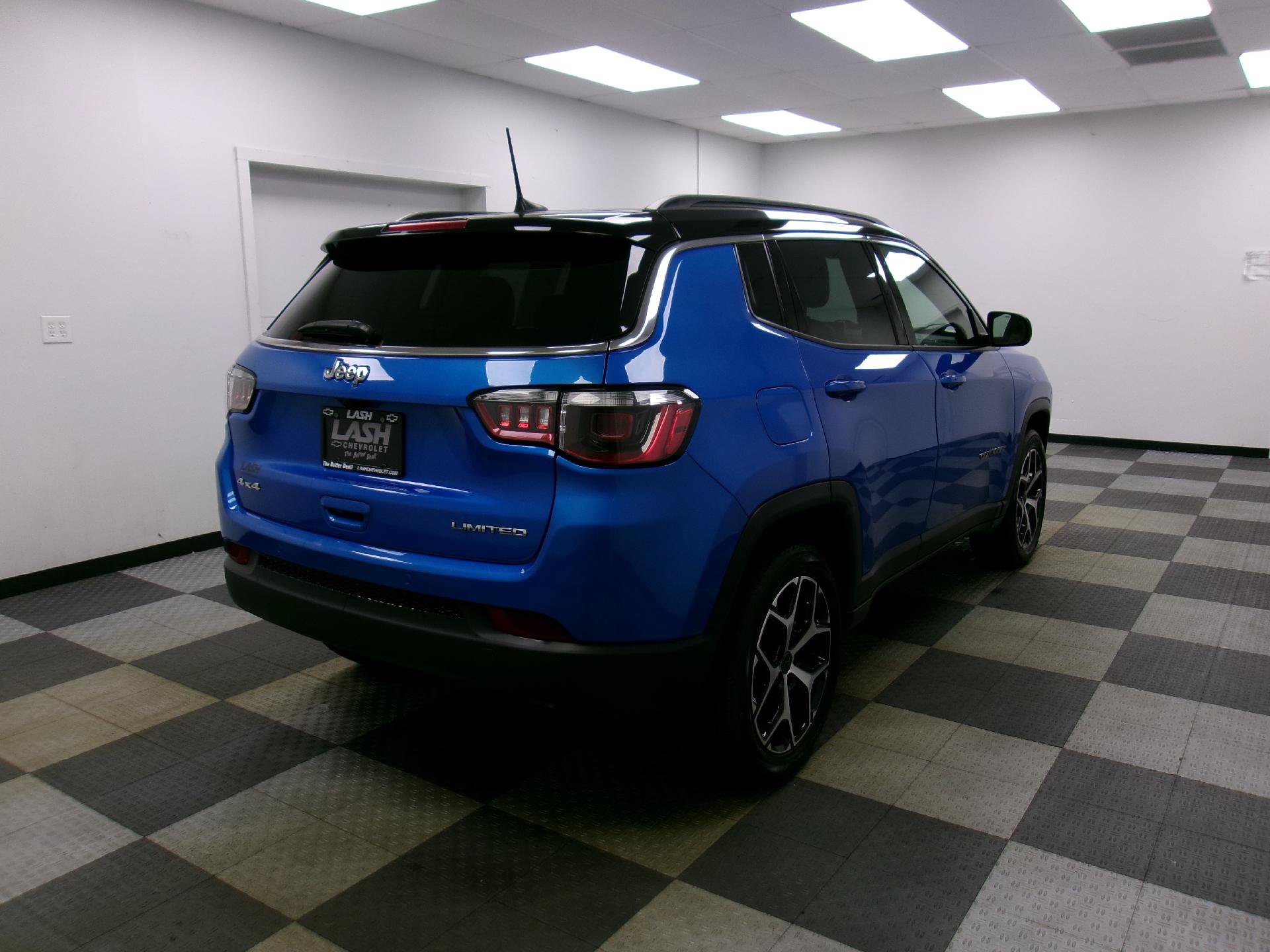 Used 2025 Jeep Compass Limited AWD/4WD image 12