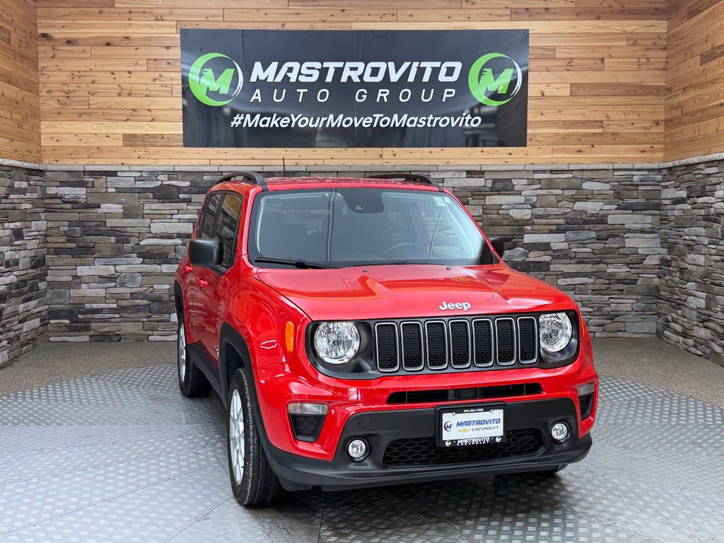 Used 2023 Jeep Renegade Latitude w/ Premium Group AWD/4WD image 3