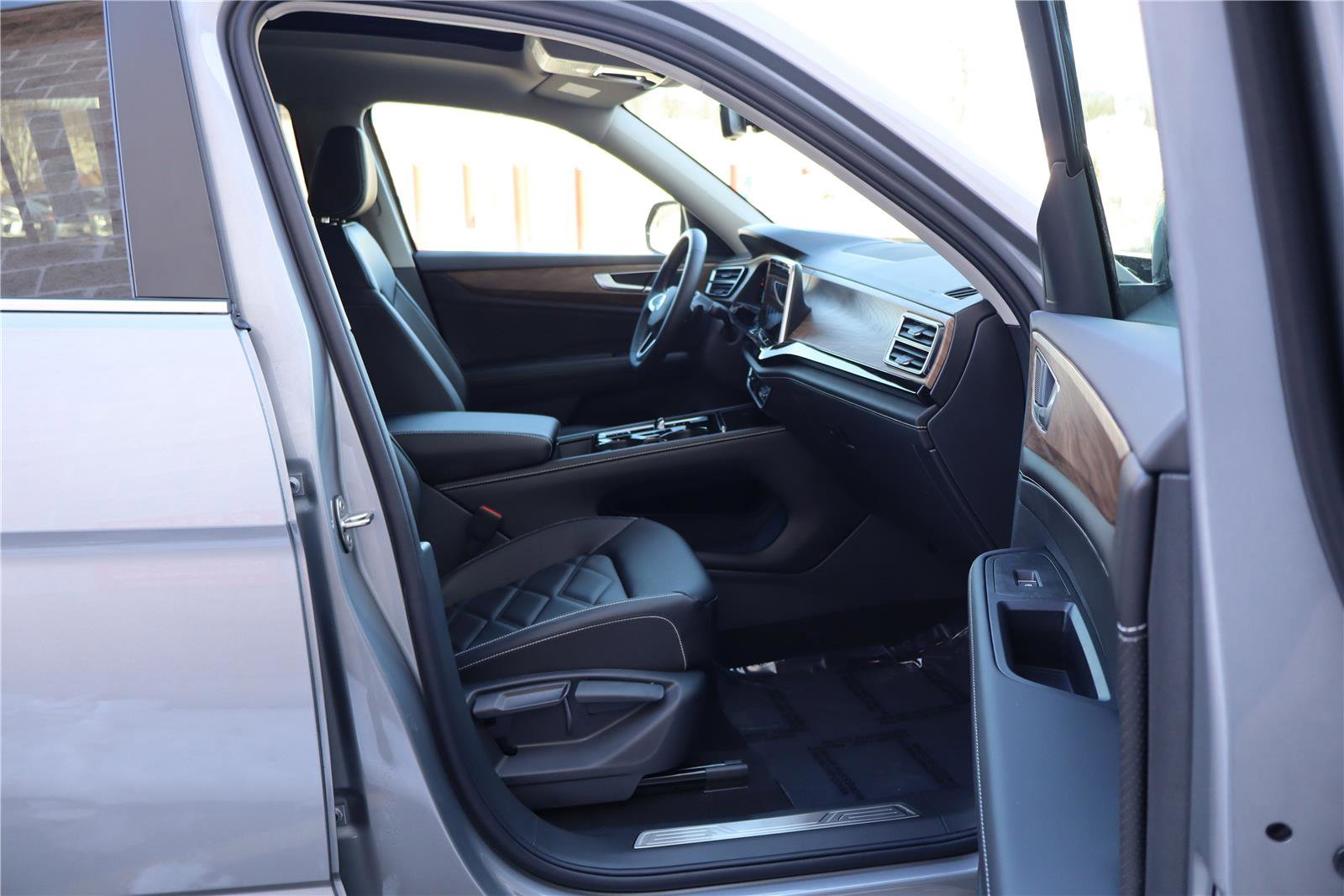 New 2026 Volkswagen Atlas SE image 28