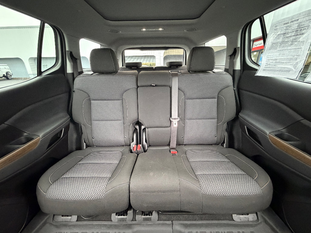 Used 2023 GMC Acadia SLE w/ Driver Convenience Package image 4