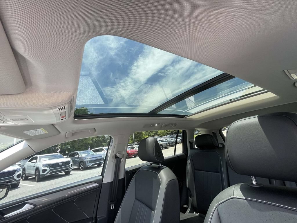 Used 2022 Volkswagen Tiguan SE FWD image 19