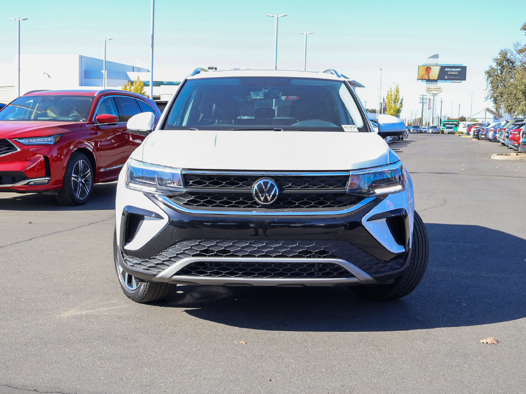 Used 2022 Volkswagen Taos SE FWD image 3