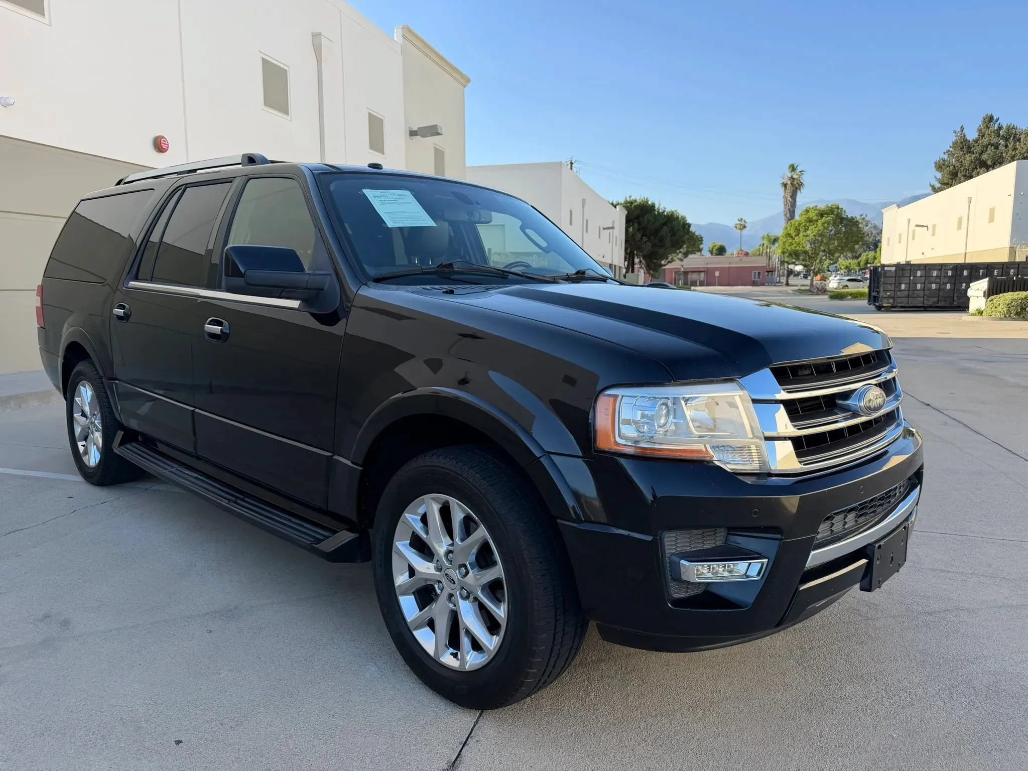 Used 2017 Ford Expedition EL Limited RWD image 3