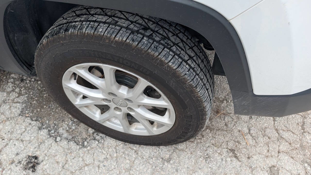 Used 2015 Jeep Cherokee Latitude w/ Cold Weather Group image 13